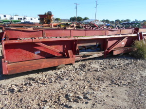 used verminater used 864 ih corn heads 9-27-2016 007